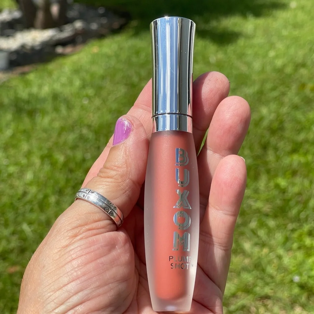 BUXOM Shot Lip Serum In Plush Peach(Sheer Peach Nude)